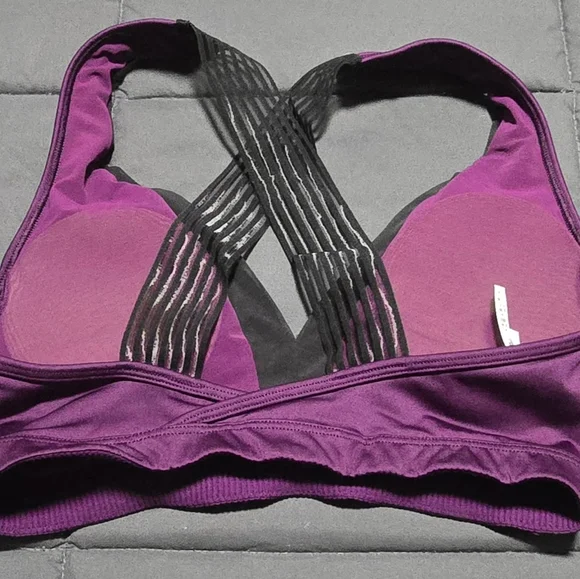 Victoria's Secret Sports Bra Size Small - Picture 2 of 3